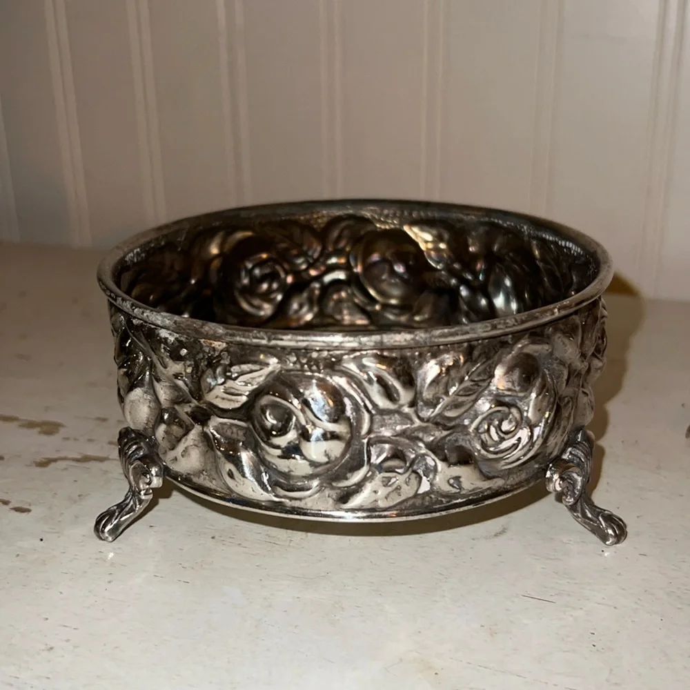 Vintage EL De Uberti Frog Silverplate Repousse Flower Base Roses Floral Italy